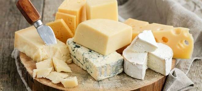 Как долго хранить сыр разных сортов в холодильнике. Можно ли замораживать?