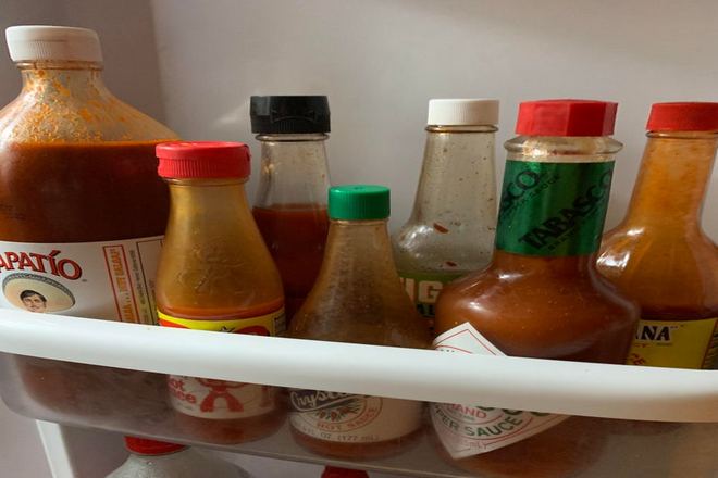 рекомендуется хранить Табаско в холодильнике, если вы не планируете использовать бутылку в течение пары месяцев